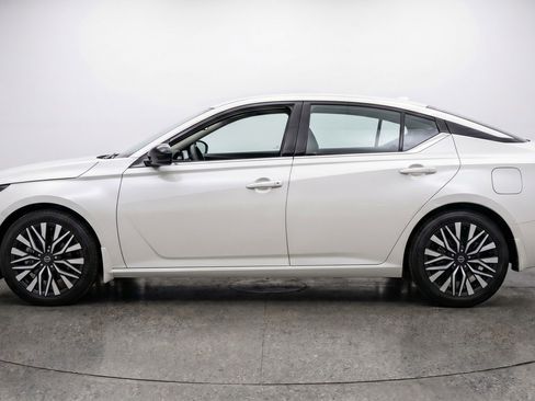 Used 2025 Nissan Altima 2.5 SV FWD image 5