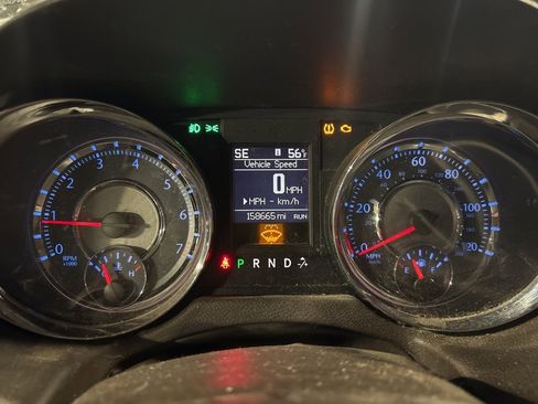 Used 2016 Chrysler Town & Country Touring image 22