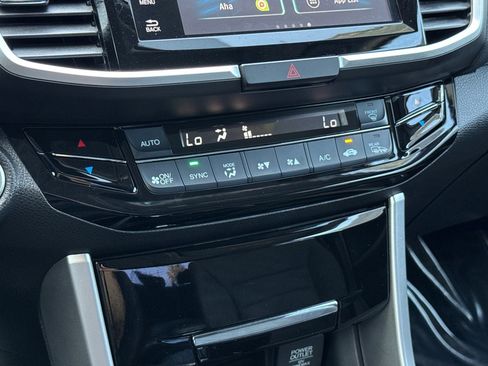 Used 2017 Honda Accord EX image 19