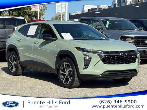 Used 2024 Chevrolet Trax RS FWD image 1