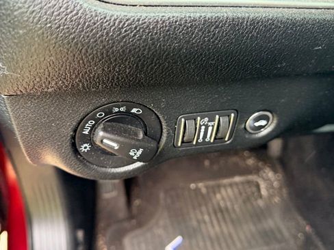 Used 2018 Dodge Challenger SXT w/ Blacktop Package RWD image 4