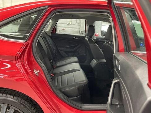 Used 2022 Volkswagen Jetta SE w/ Panoramic Sunroof Package FWD image 10