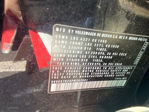 Used 2023 Volkswagen Taos SE w/ Panoramic Sunroof Package image 7