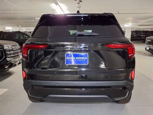 Used 2026 GMC Terrain Elevation w/ Elevation Premium Package FWD image 9