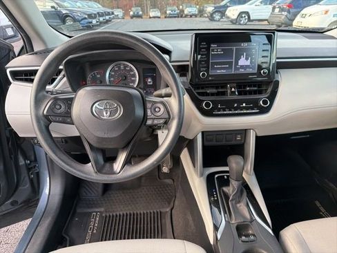 Used 2022 Toyota Corolla Cross L image 18