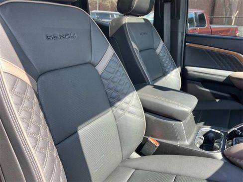 Used 2024 GMC Canyon Denali image 27