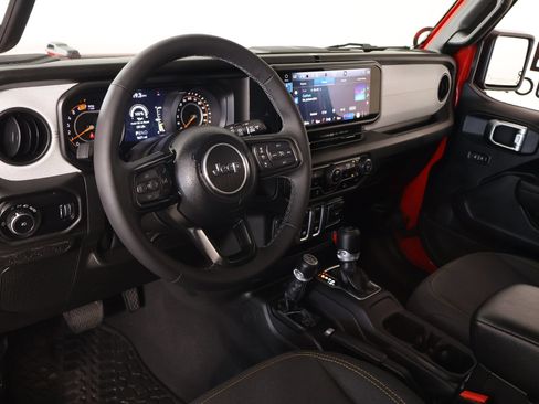 Used 2025 Jeep Wrangler Sport AWD/4WD image 2