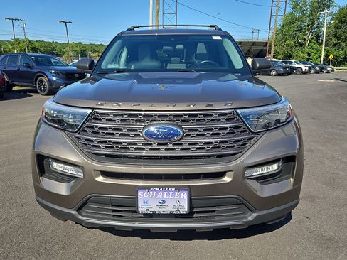 Used 2021 Ford Explorer XLT w/ Equipment Group 202A AWD/4WD image 2