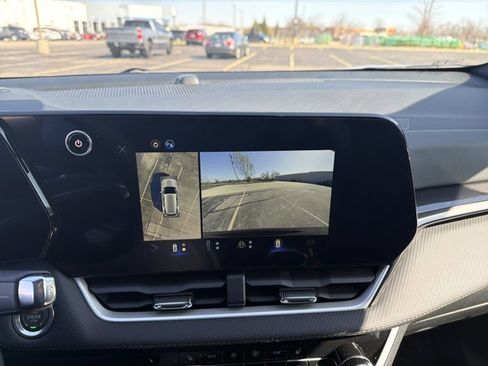 New 2026 Chevrolet Equinox LT w/ Convenience Package II AWD/4WD image 16