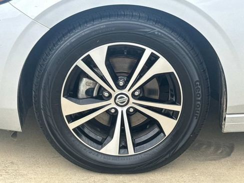 Used 2023 Nissan Sentra SV w/ All-Weather Package FWD image 5