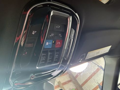 Used 2024 Jeep Grand Cherokee Summit AWD/4WD image 32