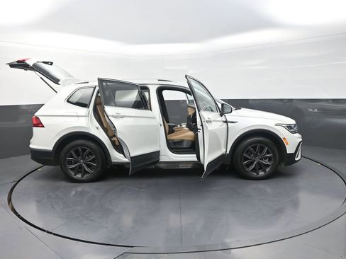Used 2023 Volkswagen Tiguan SE AWD/4WD image 38