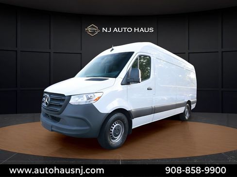 Used 2023 Mercedes-Benz Sprinter 2500 image 4