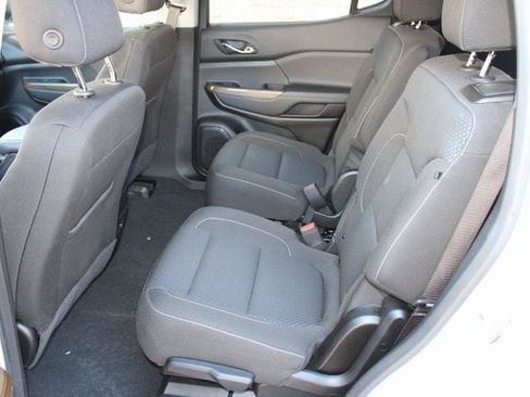 Used 2023 GMC Acadia SLE w/ Driver Convenience Package image 5