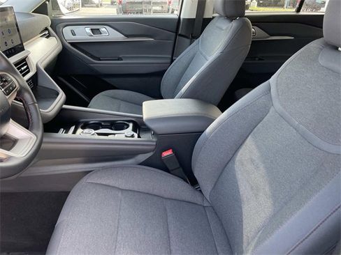 Certified 2025 Ford Explorer Active image 21