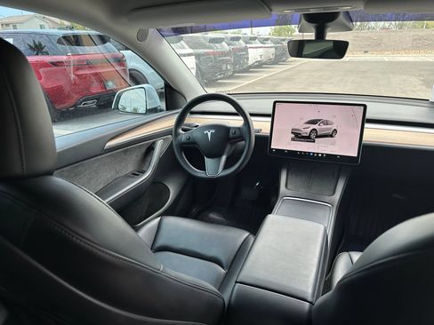 Used 2023 Tesla Model Y Long Range AWD/4WD image 14