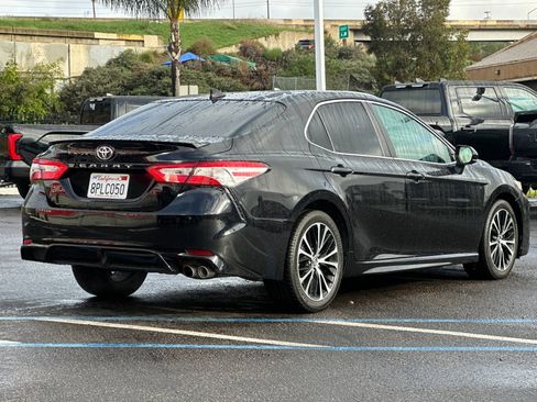 Used 2020 Toyota Camry SE image 5