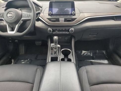 Used 2024 Nissan Altima 2.5 SV FWD image 17