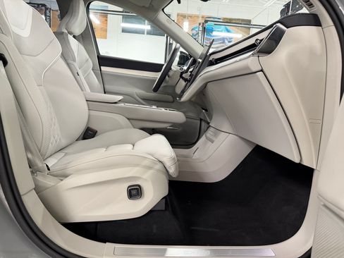 Used 2025 Volvo EX90 Ultra AWD/4WD image 32
