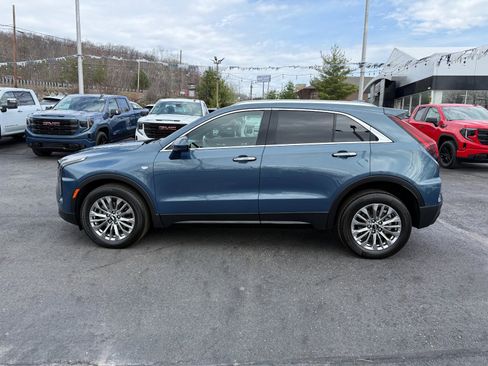 Used 2024 Cadillac XT4 Premium Luxury AWD/4WD image 2