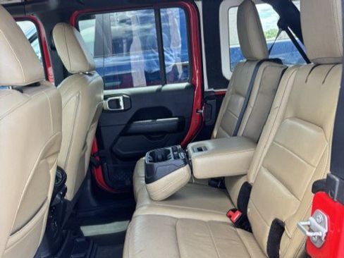 Used 2018 Jeep Wrangler Unlimited Sahara AWD/4WD image 10