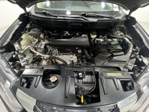 Used 2018 Nissan Rogue SV AWD/4WD image 24