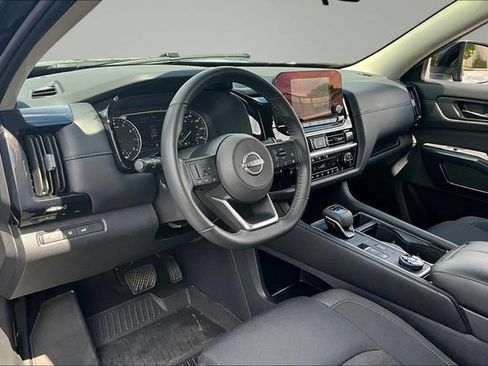 Used 2025 Nissan Pathfinder SV AWD/4WD image 17