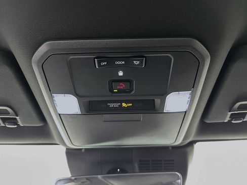 Used 2025 Toyota Tacoma SR5 image 18