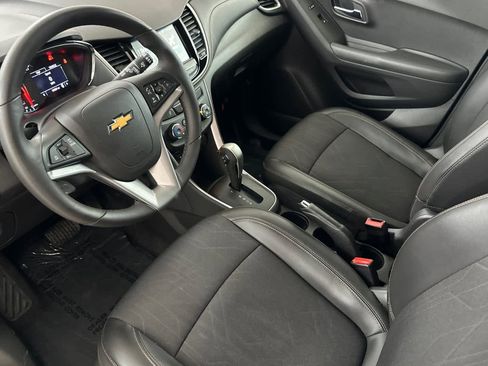 Used 2017 Chevrolet Trax LT w/ LT Convenience Package image 11