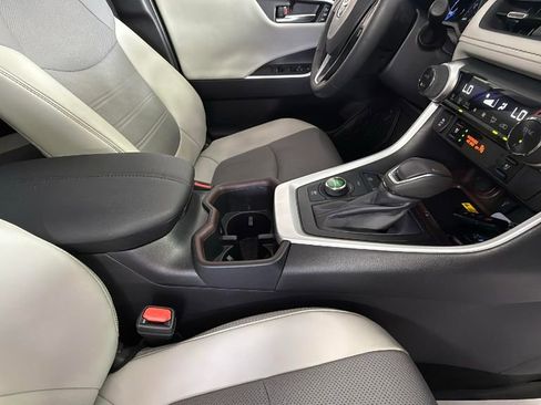 Used 2022 Toyota RAV4 Limited image 38