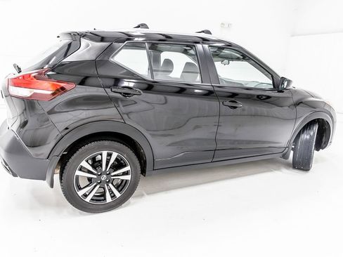 Used 2019 Nissan Kicks SV FWD image 8