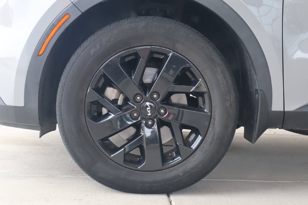 Used 2022 Kia Sorento S w/ Panoramic Sunroof Package AWD/4WD image 5