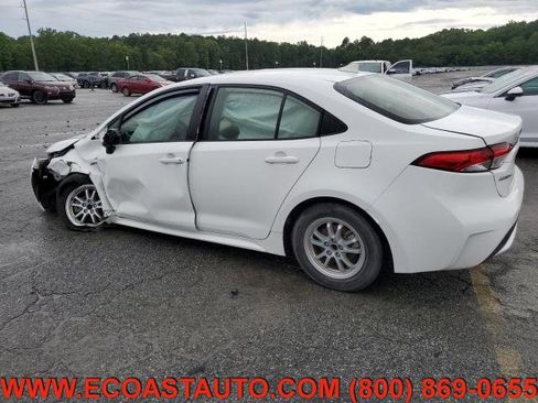 Used 2020 Toyota Corolla LE image 2