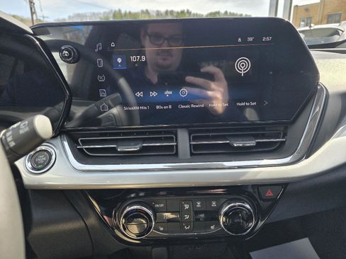 New 2026 Chevrolet Trax LT w/ LT Convenience Package image 14