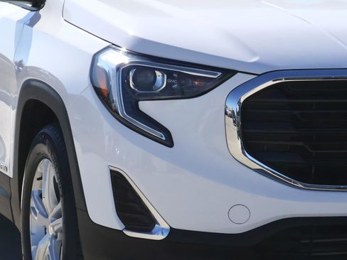 Used 2021 GMC Terrain SLE w/ Driver Convenience Package image 7