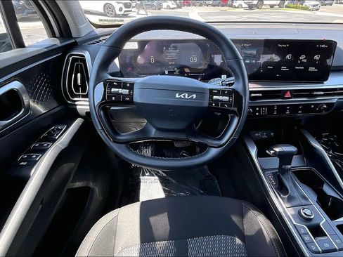 Used 2026 Kia Sorento LX FWD image 8