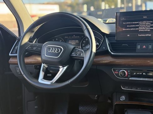 Used 2023 Audi Q5 2.0T Premium w/ Convenience Package image 11