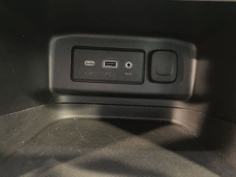 Used 2020 Chevrolet Equinox LS image 16