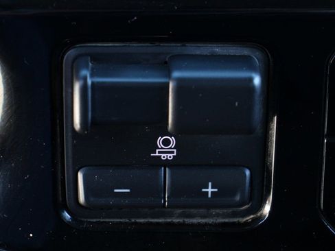 Used 2025 Chevrolet Silverado 2500 LT w/ Convenience Package image 31