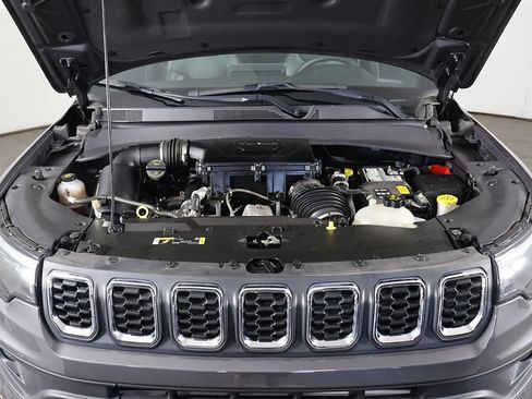 Used 2024 Jeep Compass Latitude AWD/4WD image 16