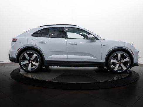New 2026 Porsche Macan 4 Electric AWD/4WD image 8
