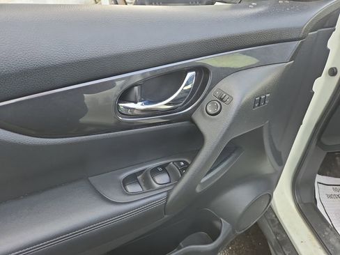 Used 2018 Nissan Rogue SV w/ Premium Package image 11