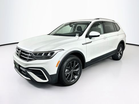 Used 2023 Volkswagen Tiguan SE FWD image 3