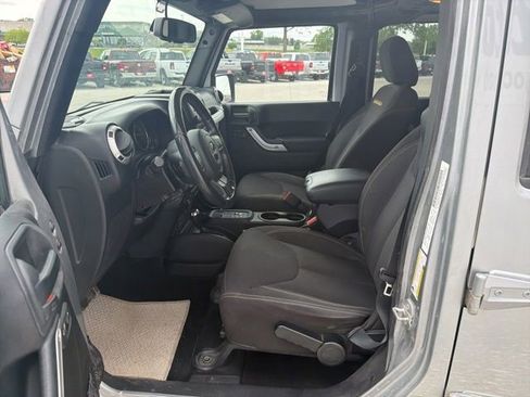 Used 2015 Jeep Wrangler Unlimited Sahara w/ Connectivity Group AWD/4WD image 2