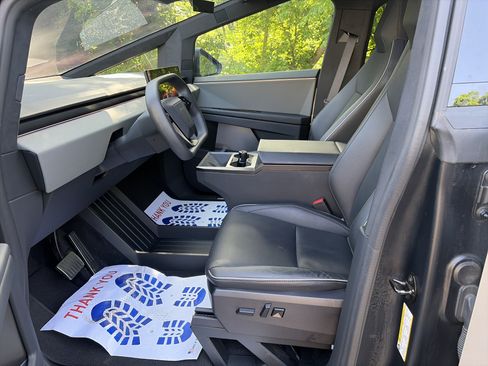 Used 2024 Tesla Cybertruck AWD Crew Cab image 15