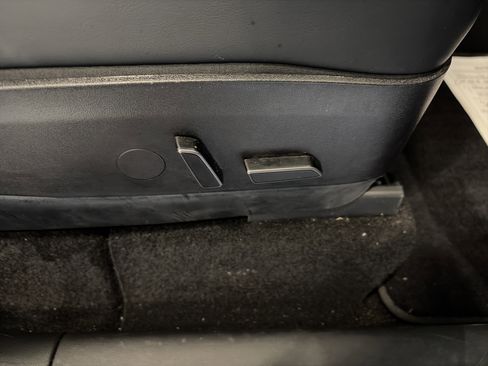 Used 2023 Tesla Model Y Long Range image 33