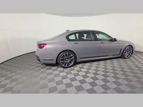 Used 2022 BMW 740i w/ M Sport Package RWD image 39