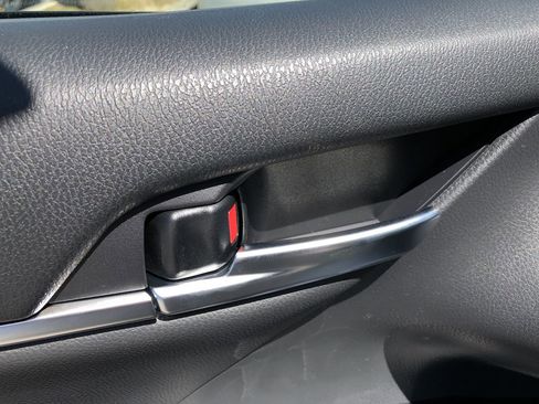 Used 2019 Toyota Camry XSE image 6