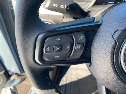 Used 2025 Jeep Wrangler Willys image 16