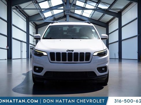 Used 2019 Jeep Cherokee Latitude Plus FWD image 18